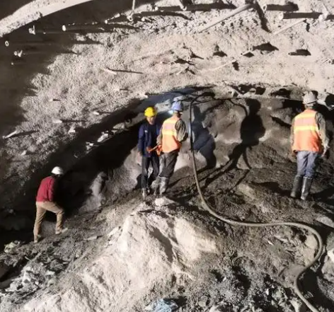 宜城拱顶带模注浆料的施工流程及注意事项
